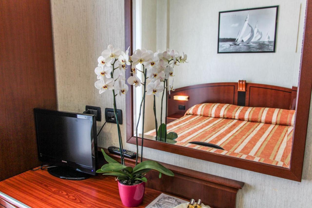 Hotel Rex ริมินี ภายนอก รูปภาพ