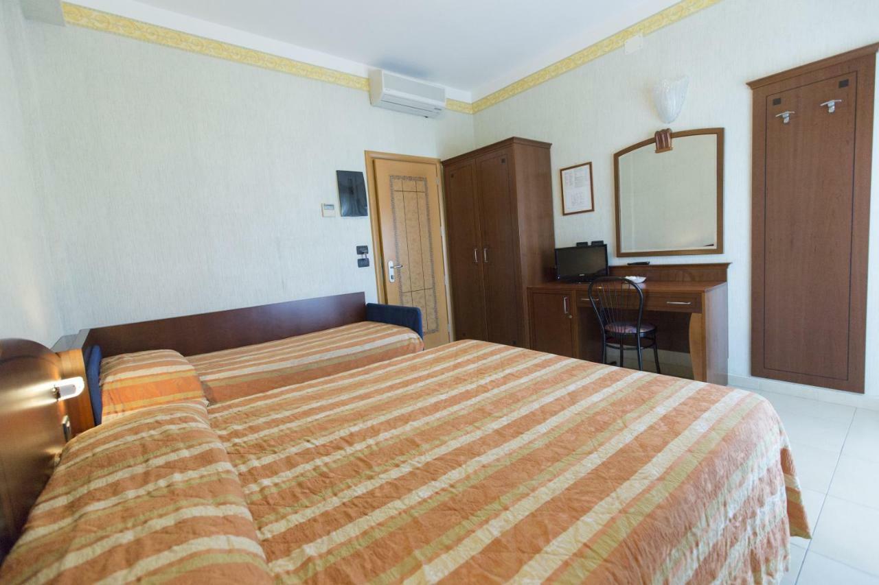Hotel Rex ริมินี ภายนอก รูปภาพ
